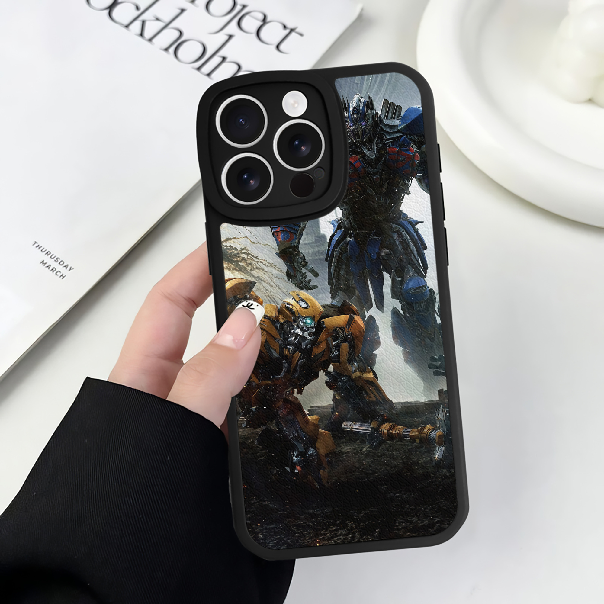 （画像用） Transformers トランスフォーマー 【iPhone 16シリーズ対応】シリコンスマホケース（レザー調） 材質：シリコン
